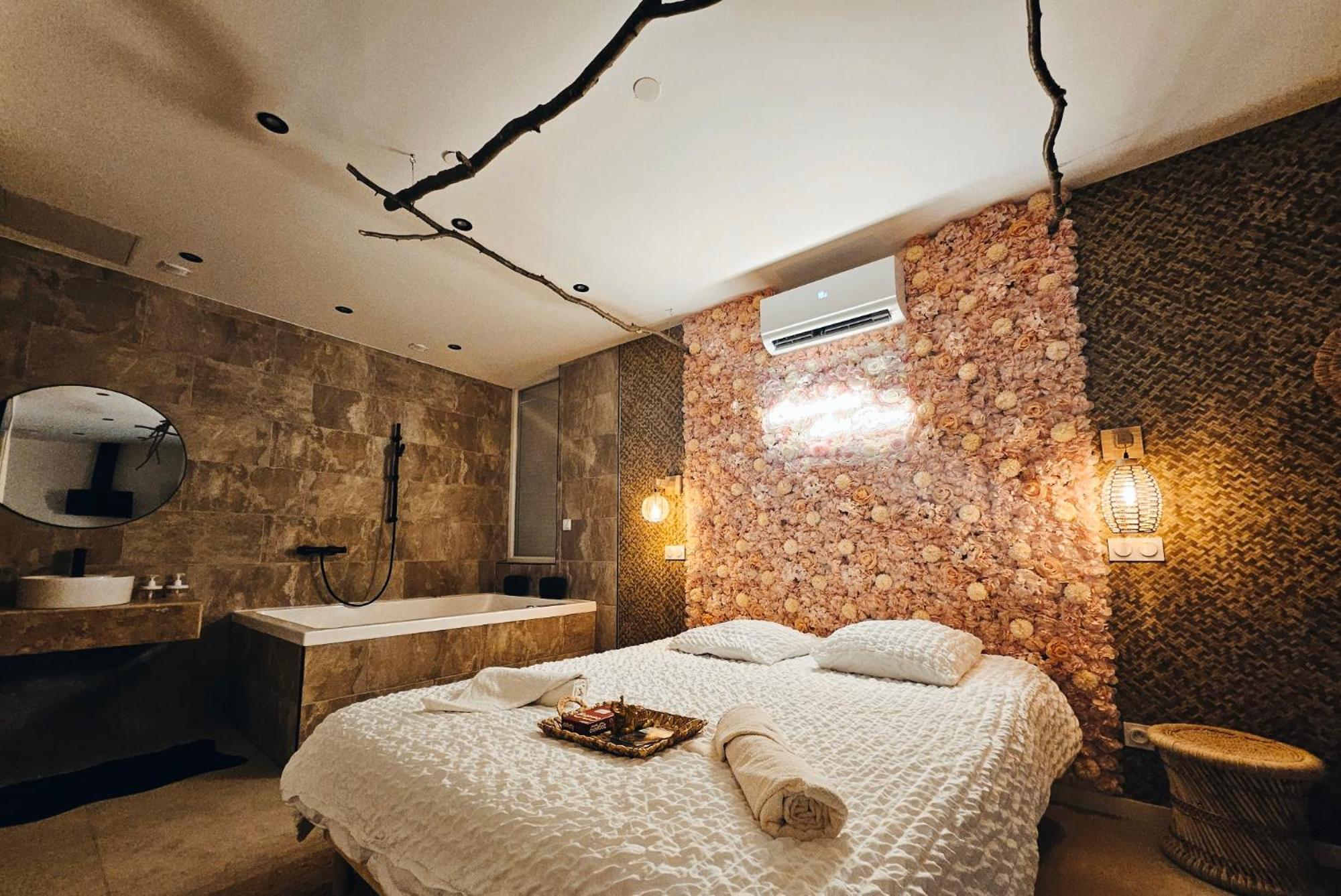 Saint-Jean-Bonnefonds L'Experience Love Room מראה חיצוני תמונה
