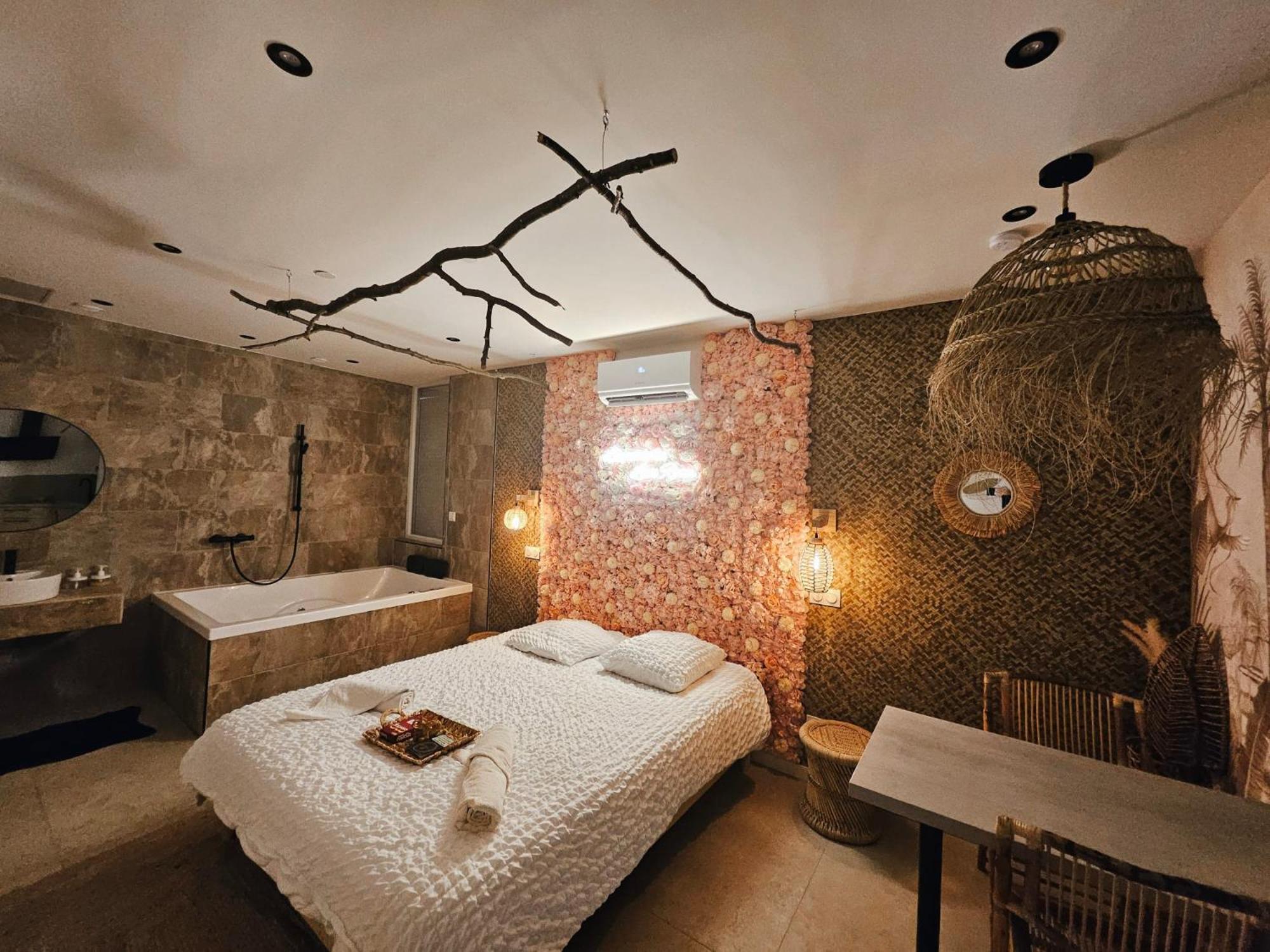 Saint-Jean-Bonnefonds L'Experience Love Room מראה חיצוני תמונה