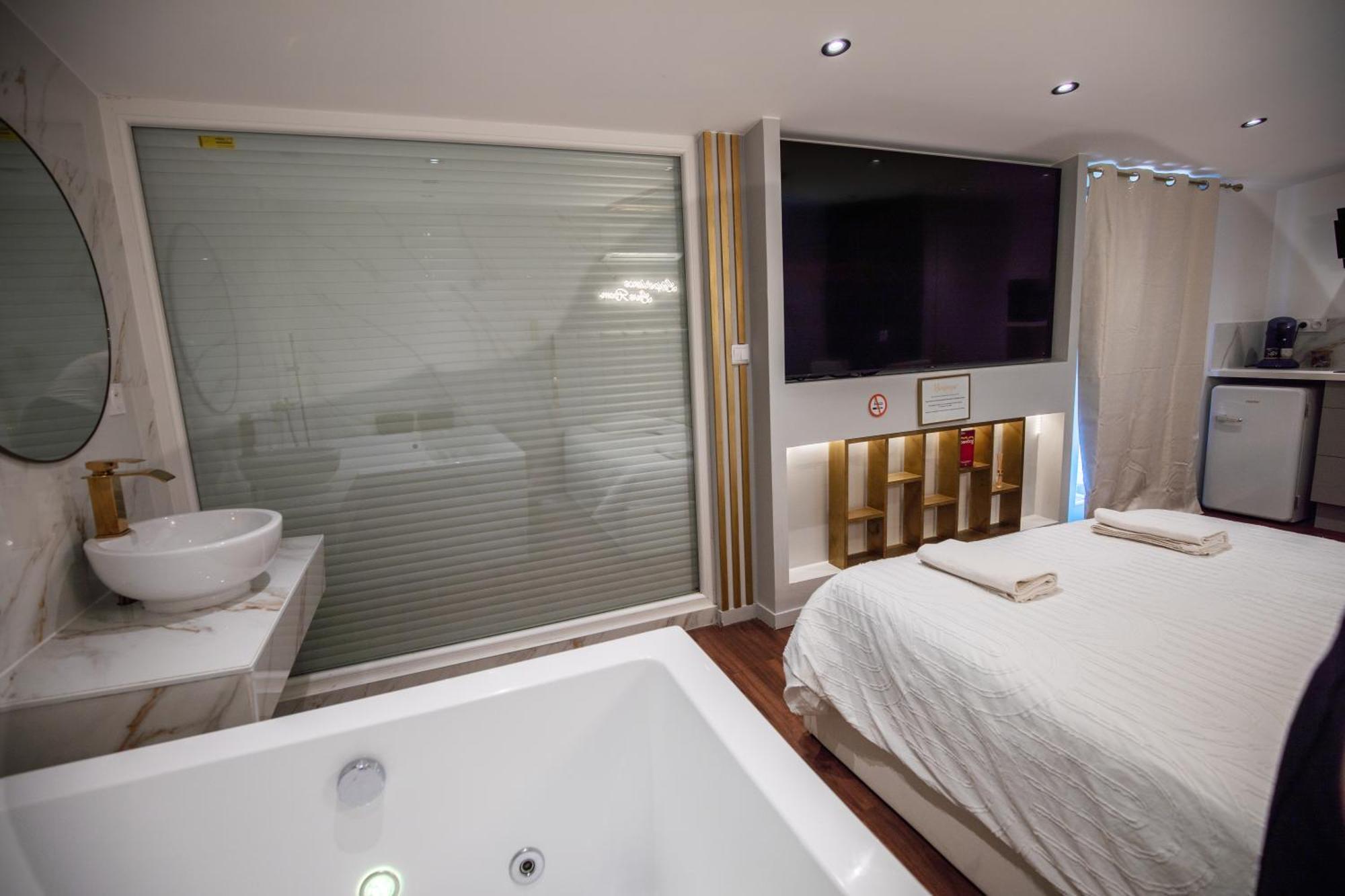 Saint-Jean-Bonnefonds L'Experience Love Room מראה חיצוני תמונה