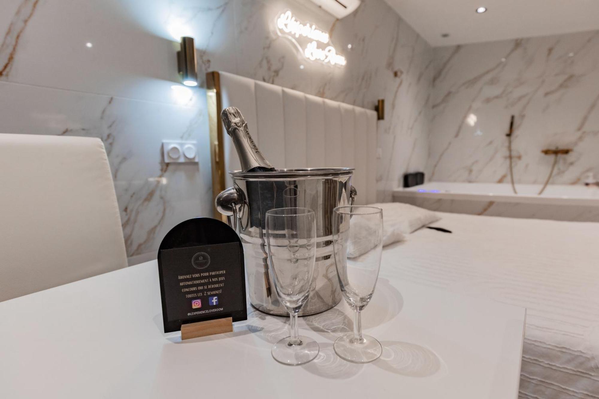 Saint-Jean-Bonnefonds L'Experience Love Room מראה חיצוני תמונה