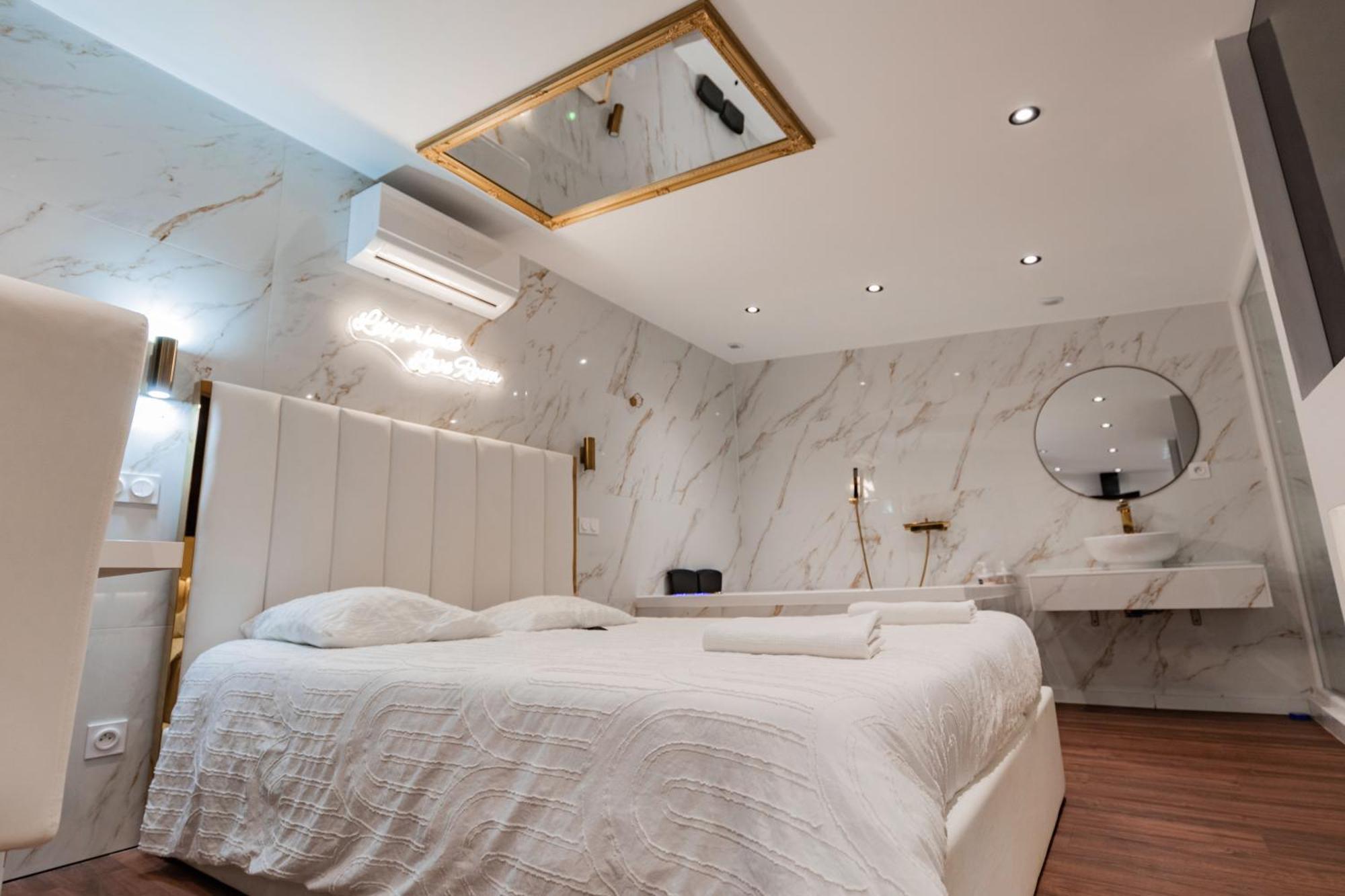 Saint-Jean-Bonnefonds L'Experience Love Room מראה חיצוני תמונה