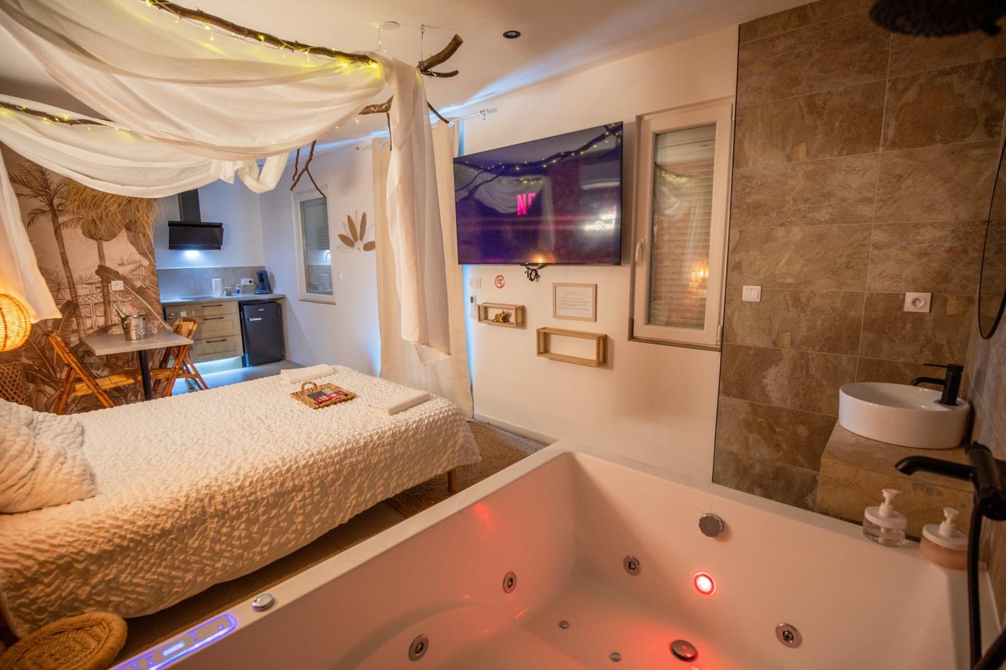 Saint-Jean-Bonnefonds L'Experience Love Room מראה חיצוני תמונה