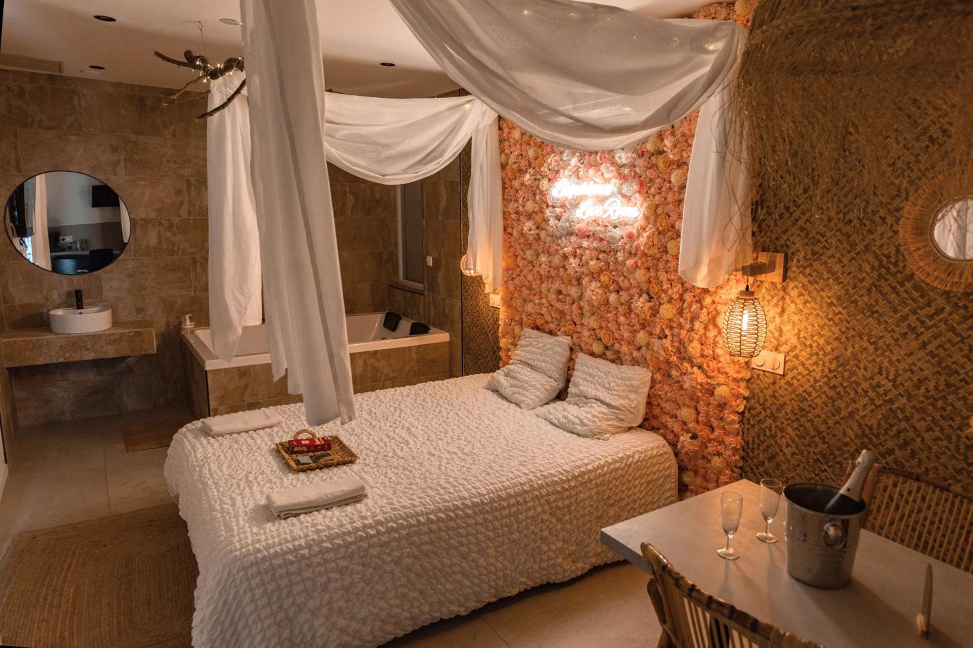 Saint-Jean-Bonnefonds L'Experience Love Room מראה חיצוני תמונה
