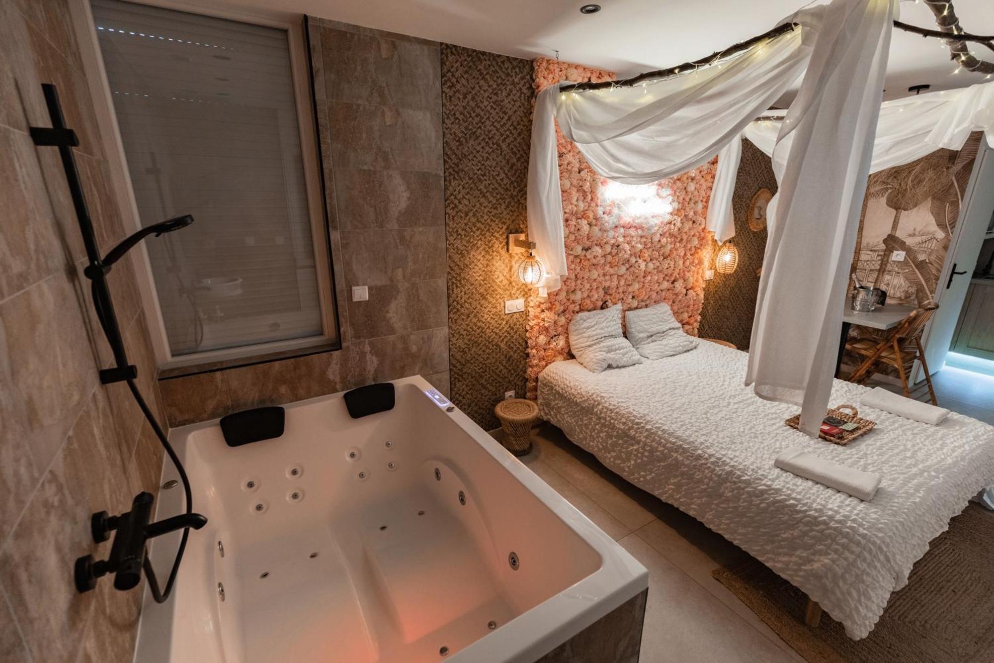Saint-Jean-Bonnefonds L'Experience Love Room מראה חיצוני תמונה