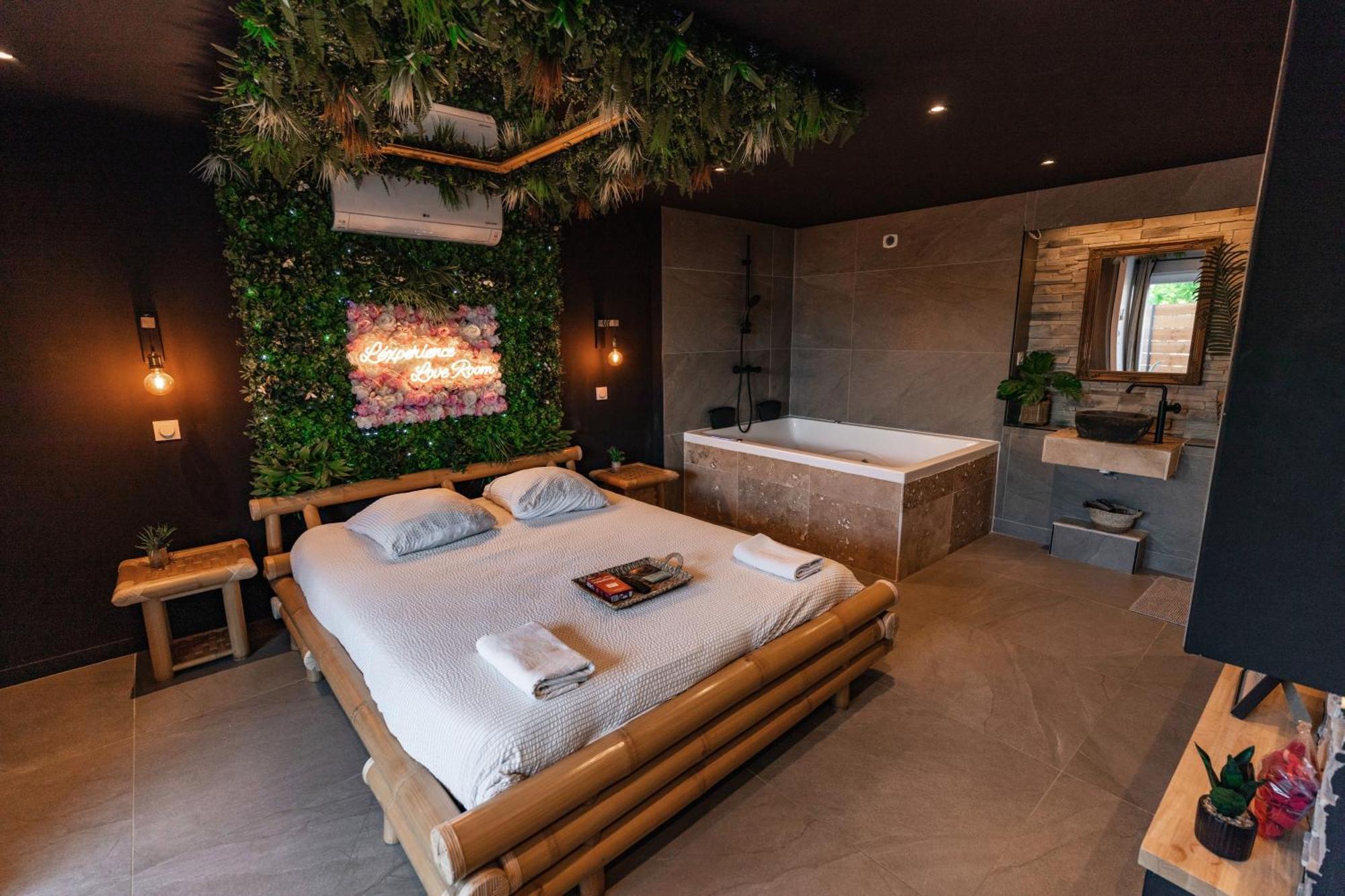 Saint-Jean-Bonnefonds L'Experience Love Room מראה חיצוני תמונה